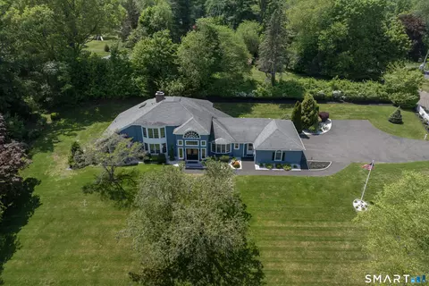 15 Griffing Pond Rd, Branford, CT 06405