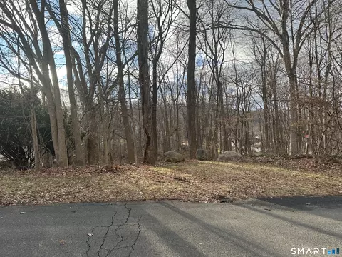 7 Brighton St, Danbury, CT 06811