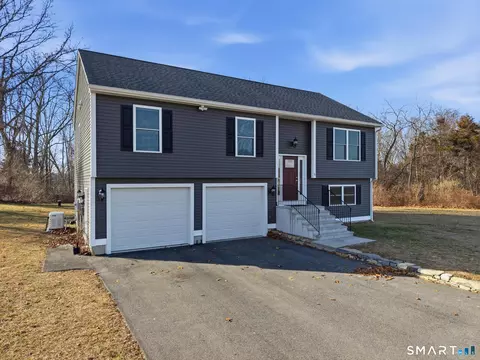 5 Abbey Rd, Ledyard, CT 06339