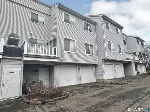 72 Staffordshire Commons Dr #72, Wallingford, CT 06492