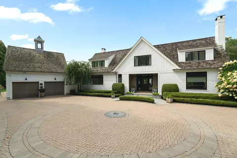 8 Gaylea Dr, Branford, CT 06405