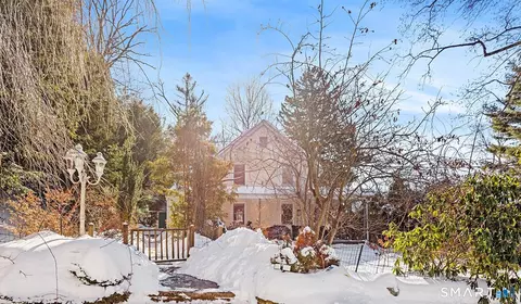 30 High St, Higganum, CT 06441