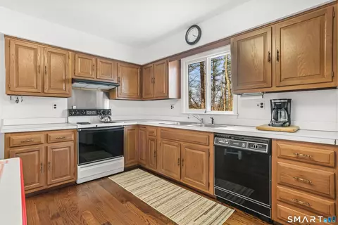 Kitchen - 268 Umpawaug Rd, Redding, CT 06896 photo 2 of 2