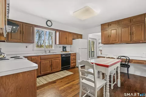 Kitchen - 268 Umpawaug Rd, Redding, CT 06896 photo 1 of 2