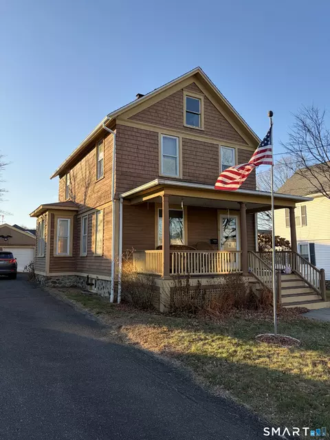 34 Mallory St, Danbury, CT 06810