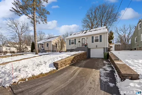 90 Plumb Ave, Meriden, CT 06450