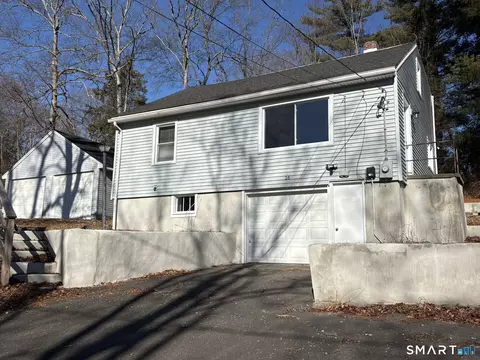 16 Strong St, Burlington, CT 06013