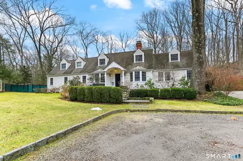 117 Blackwood Ln, Stamford, CT 06903