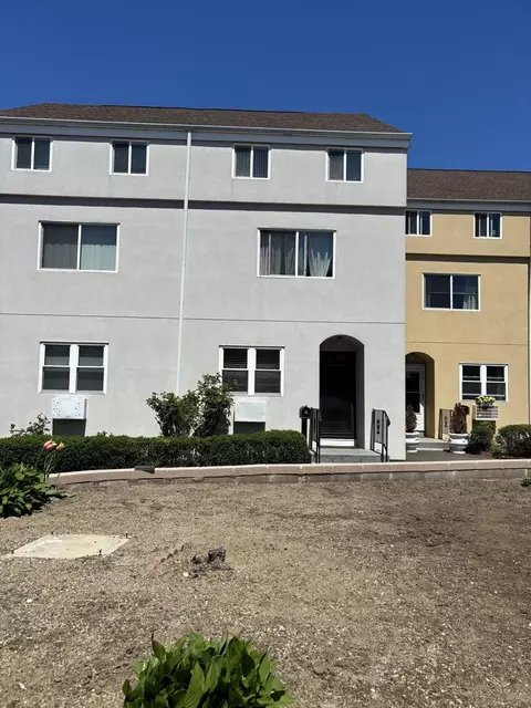 60 Gilmore St #21, Bridgeport, CT 06608