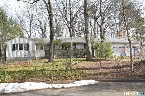 32 Hemlock Ln, East Hartford, CT 06118