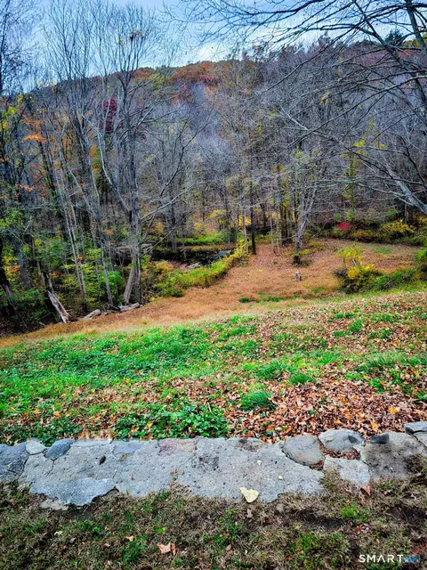 122 Falls Rd, Moodus, CT 06469