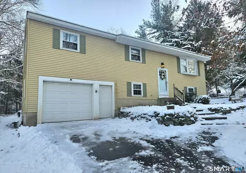 31 Crouch Rd, Amston, CT 06231