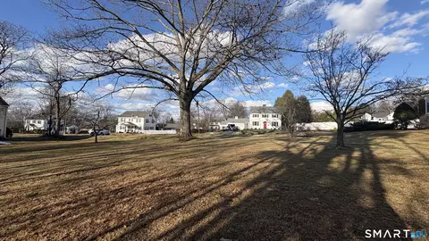 3 Riverdale Rd, Enfield, CT 06082