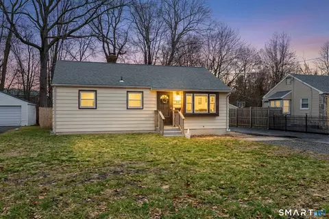 90 Goodwin Park Rd, Wethersfield, CT 06109