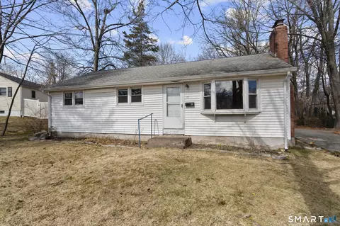 17 Dune Rd, Enfield, CT 06082