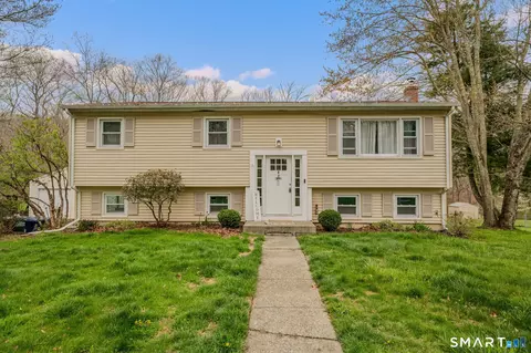 20 Willow Ln, Ledyard, CT 06339