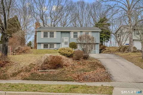 10 Amherst Ct, Mystic, CT 06355