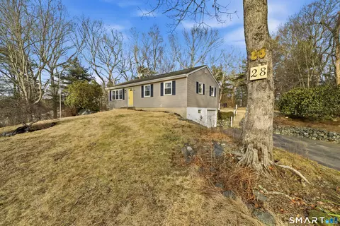28 Juniper Ln, Griswold, CT 06351