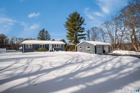 15 Wahconah Dr, Bozrah, CT 06334