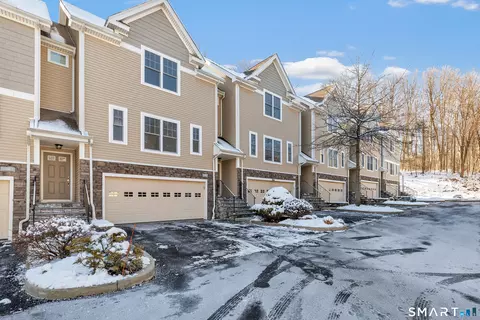 22 Ashwood Cir #22, Shelton, CT 06484