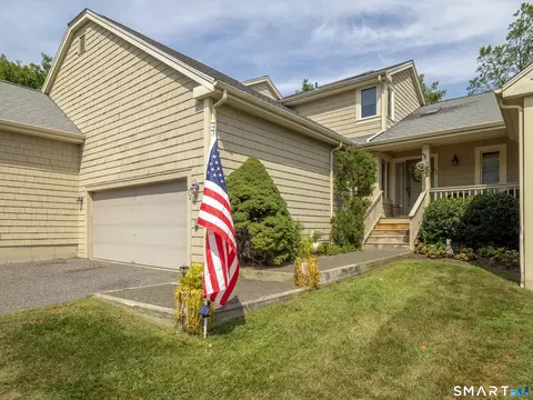 12 Boulevard Dr #31-172, Danbury, CT 06810