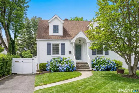 98 Cambridge St, Fairfield, CT 06824