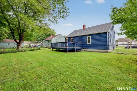Exterior - 55 Valley Rd, Hamden, CT 06514 photo 6 of 10