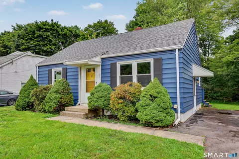 Exterior - 55 Valley Rd, Hamden, CT 06514 photo 9 of 10