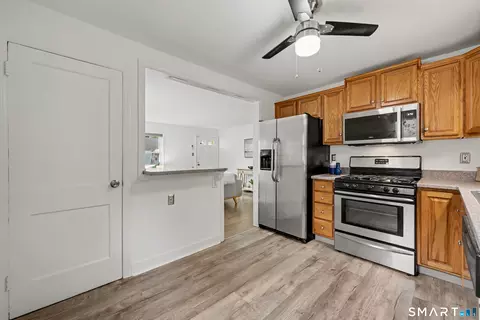 Kitchen - 55 Valley Rd, Hamden, CT 06514 photo 4 of 4