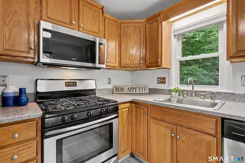 Kitchen - 55 Valley Rd, Hamden, CT 06514 photo 3 of 4