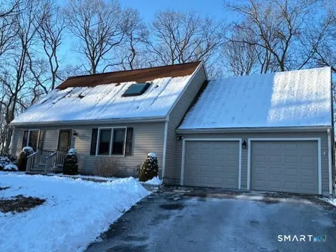 11 Copper Ridge Cir #11, Guilford, CT 06437