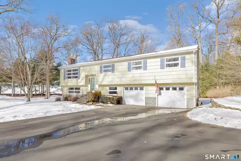 71 Laurel Wood Dr, Shelton, CT 06484