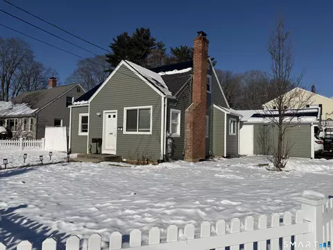 19 Maple St, Plainville, CT 06062