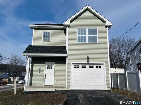 124 Highlawn St, Waterbury, CT 06705