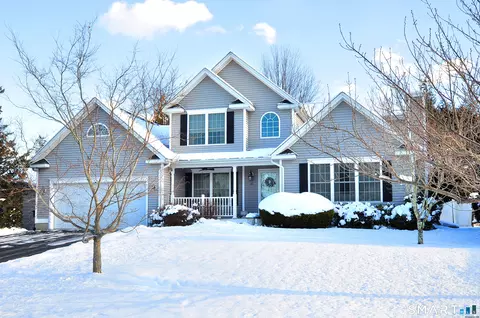 35 Wettleson Ave, West Hartford, CT 06107
