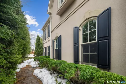 28 E Maple St #28, New Canaan, CT 06840