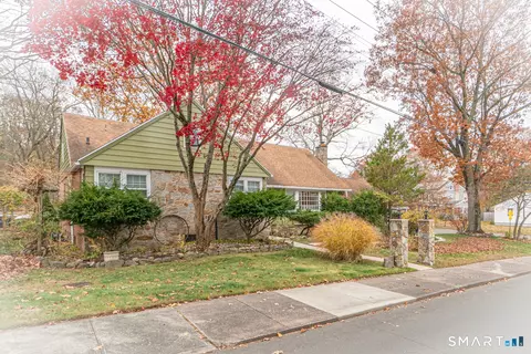 224 Ray Rd, New Haven, CT 06515