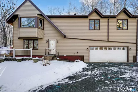12 Stonybrook Rd, Gales Ferry, CT 06335