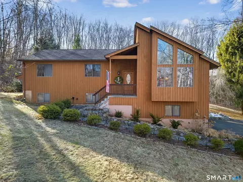 28 Oakcrest Rd, Oxford, CT 06478