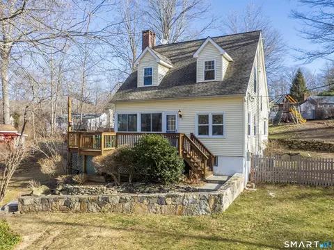 15 Lookout Dr, Ridgefield, CT 06877