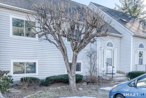 10 Clubhouse Dr #10, Cromwell, CT 06416