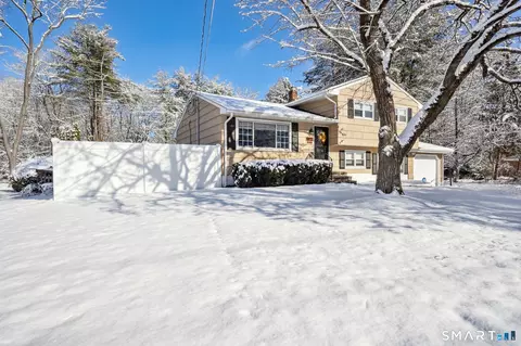 10 Algonquin Rd, Norwalk, CT 06851