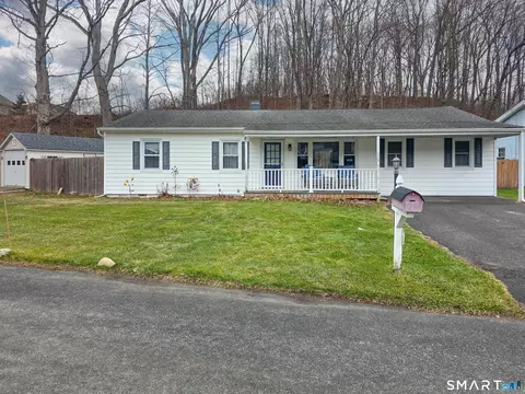 21 Cindy Ln, Bethel, CT 06801