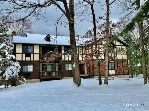 4 Arlington Ct #4, Brookfield, CT 06804