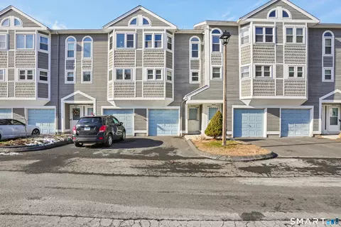 1655 N Colony Rd #17, Meriden, CT 06450