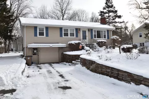 61 Sunnyview Dr, Vernon, CT 06066