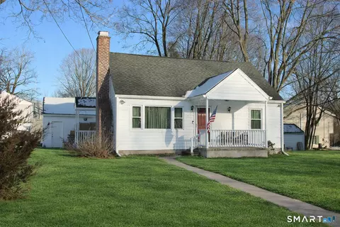 3 Whitlock Ave, Bethel, CT 06801