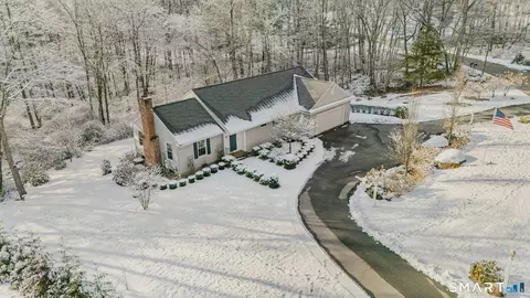 16 Coult Ln, Old Lyme, CT 06371