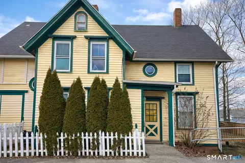 50 School St, Groton, CT 06340