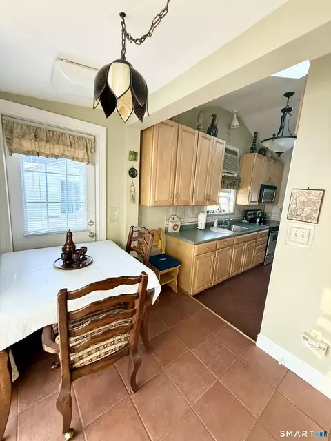 Kitchen - 63 Gg Dudley Ln, Madison, CT 06443 photo 2 of 2
